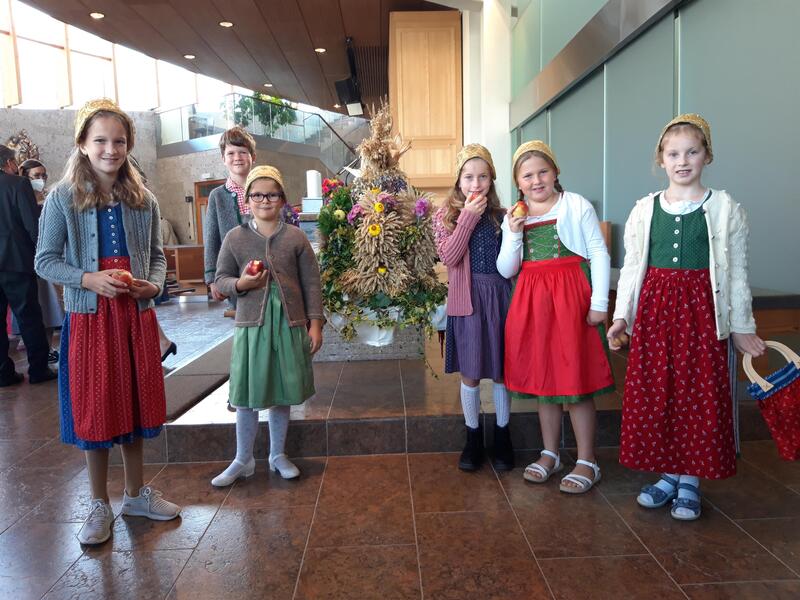 Weihe der Erntekrone anschl. Festmesse